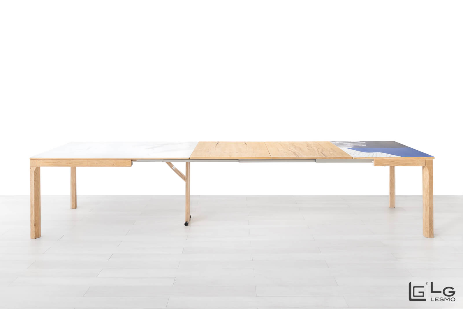 EXTENDABLE TABLE<br>Finish: Raw Oak and Gres<br>up to 16 seats