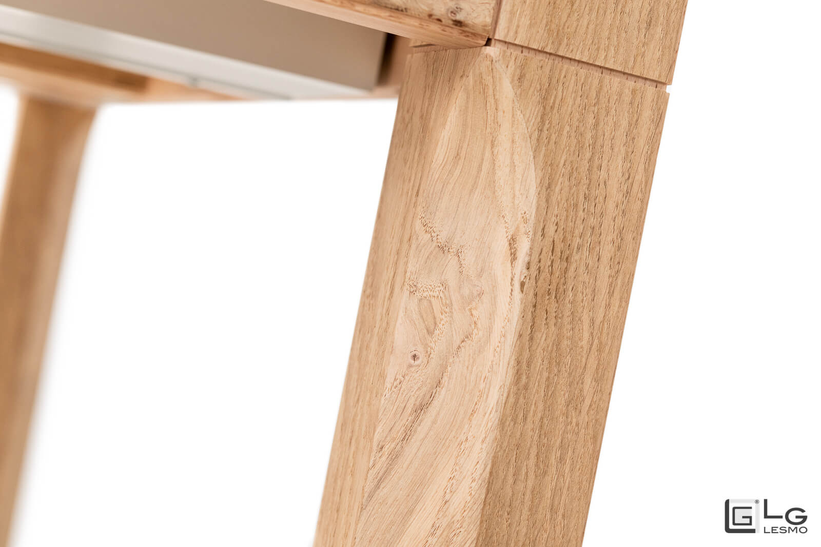 EXTENDABLE TABLE<br>Finish: Raw Oak and Gres<br>up to 16 seats
