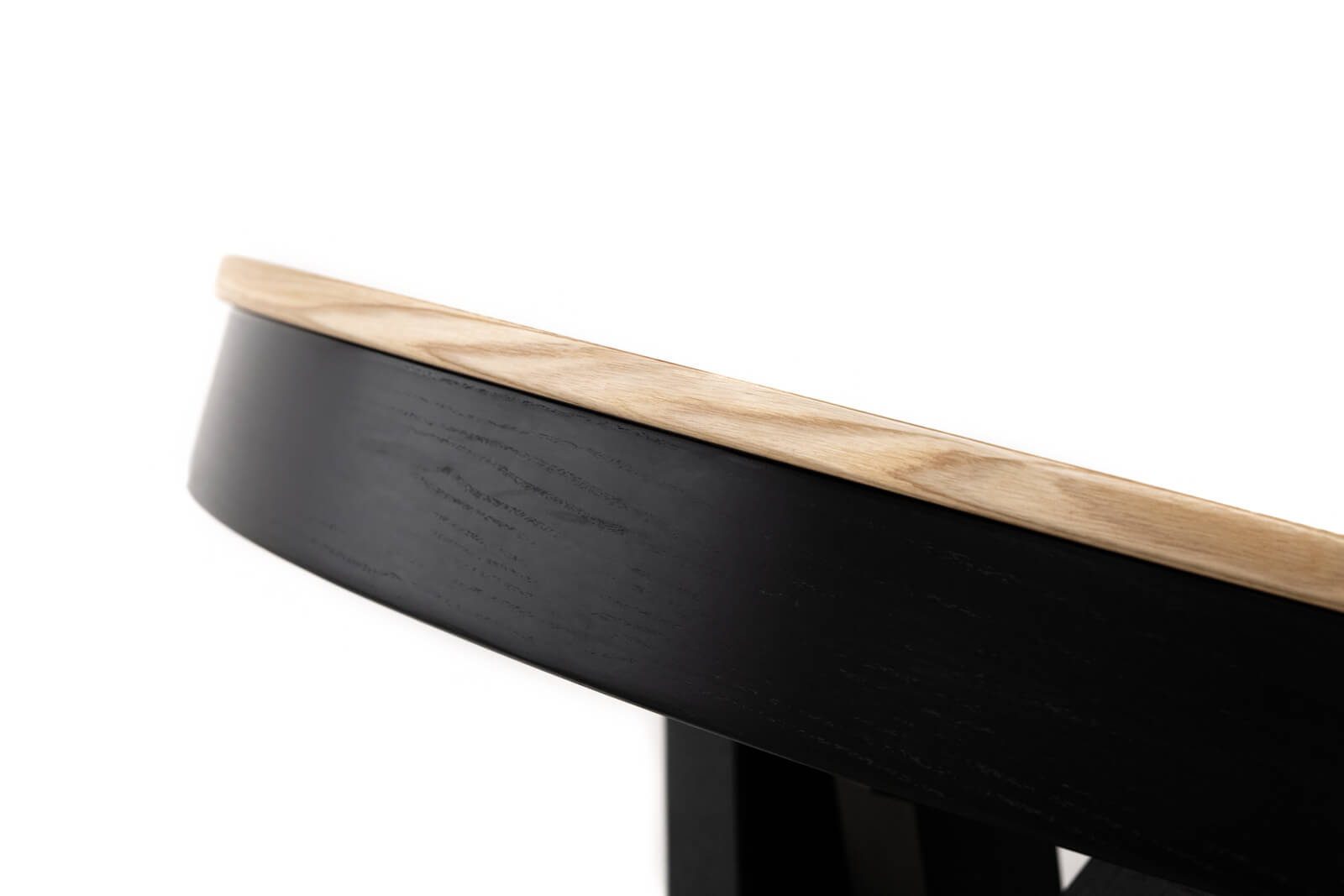 TAVOLO ALLUNGABILE<br>Finitura: Frassino Oliva e Frassino Nero<br>fino a 14 posti