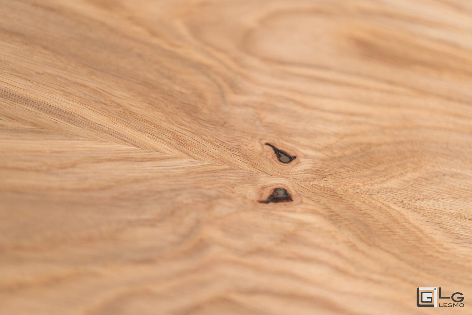 EXTENDABLE TABLE<br>Finish: Raw Oak<br>up to 12 seats