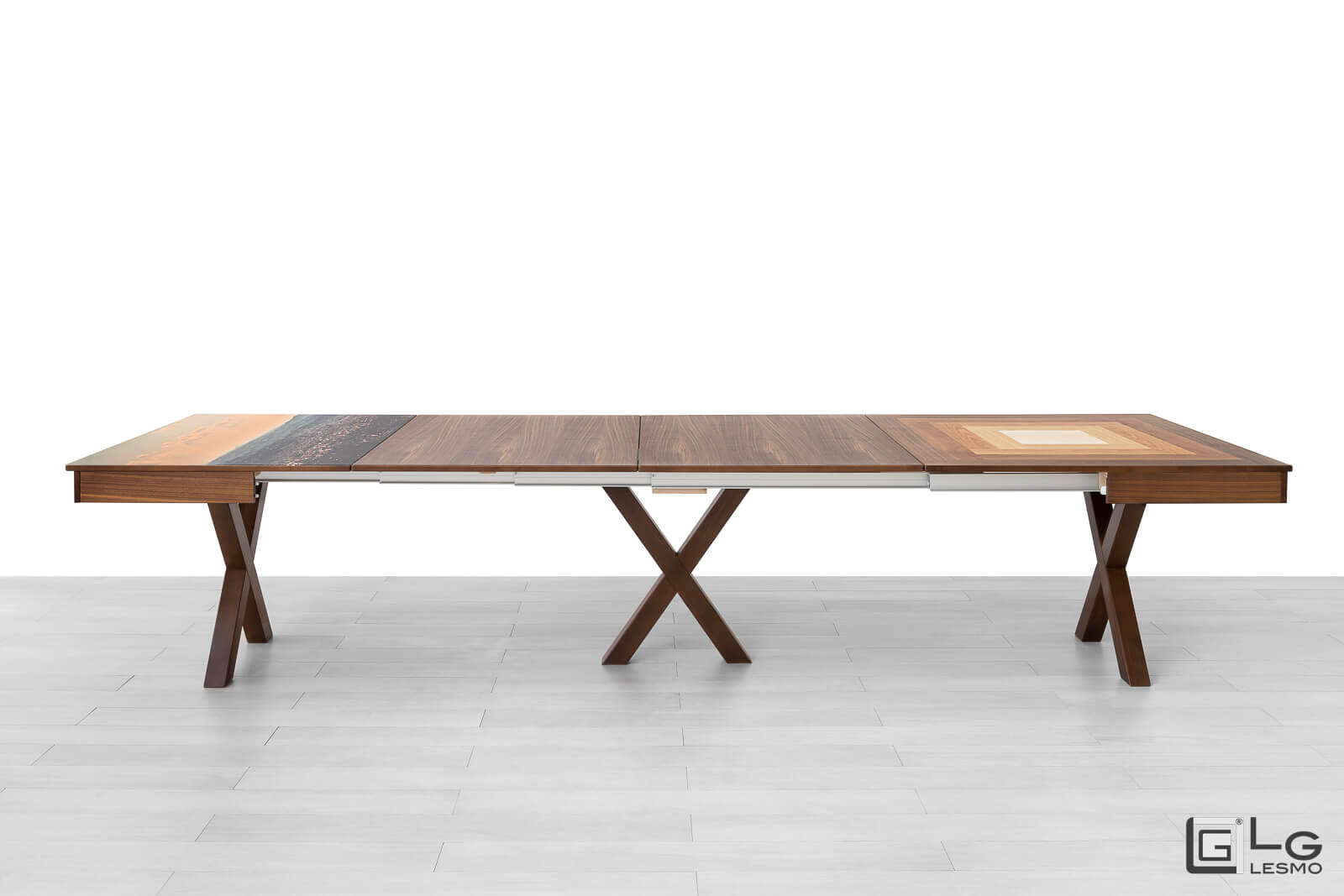 TAVOLO ALLUNGABILE<br>Finitura: Noce Canaletto<br>Fino a 16 posti