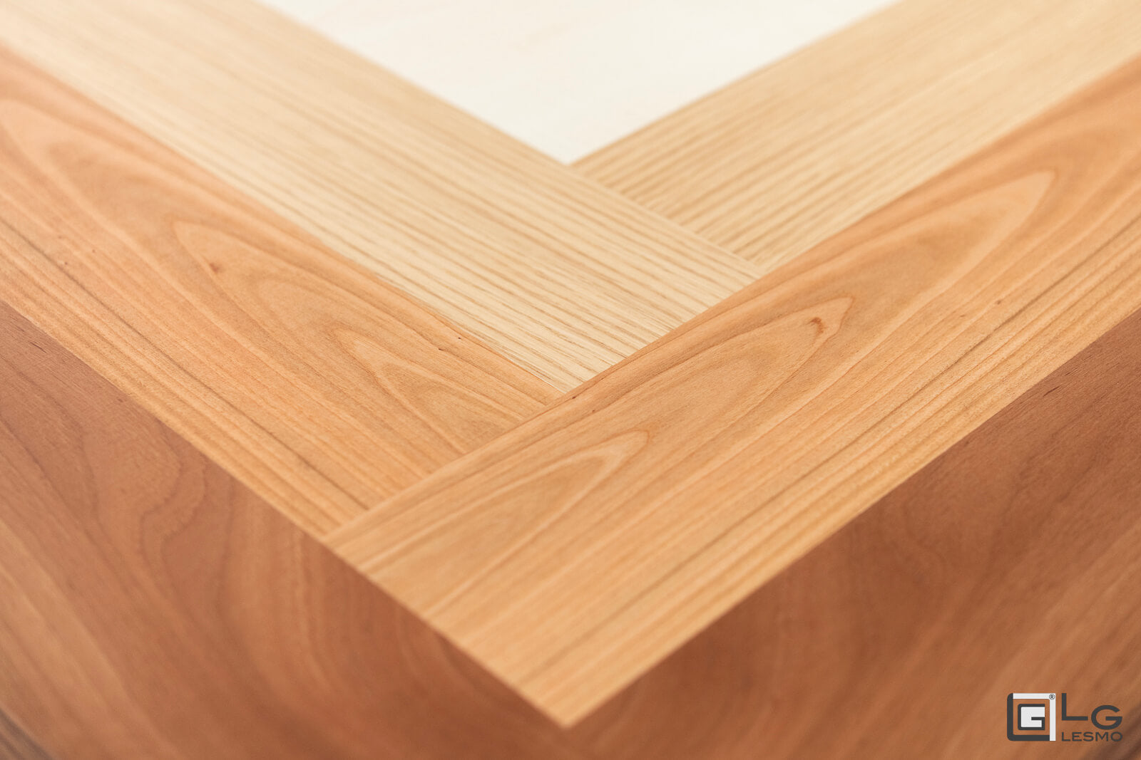 TAVOLO ALLUNGABILE<br>Finitura: Noce Canaletto<br>Fino a 16 posti