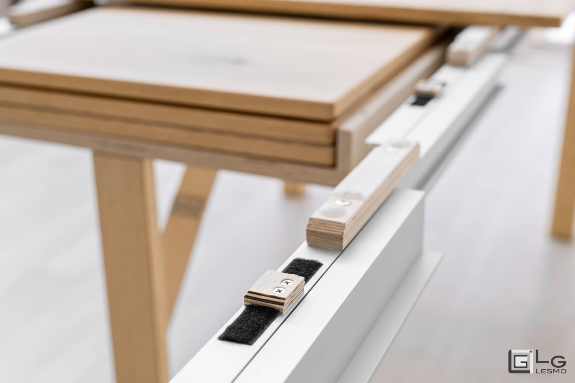 EXTENDABLE TABLE<br>Finish: Raw Oak<br>up to 12 seats