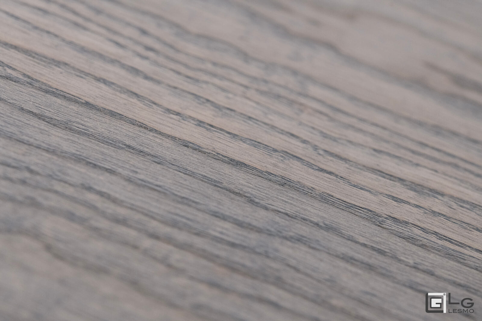 Chiuso: 76x100 cm – Esteso fino a 190 cm con 2 prolunghe. Ideale per ospitare fino a 10 persone. CONSOLLE ALLUNGABILE<br>Finitura: Frassino Nuvola<br>Posti a sedere: Fino a 8