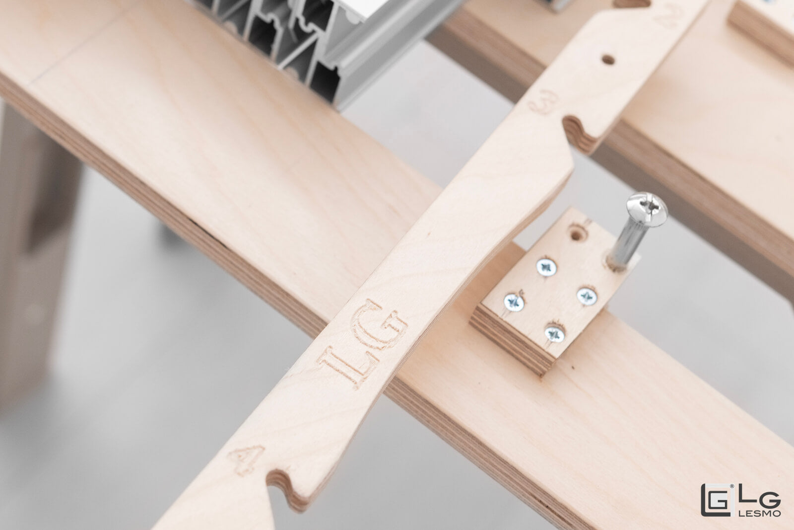 EXTENDABLE CONSOLE<br>Finish: Dove Oak<br>up to 20 seats