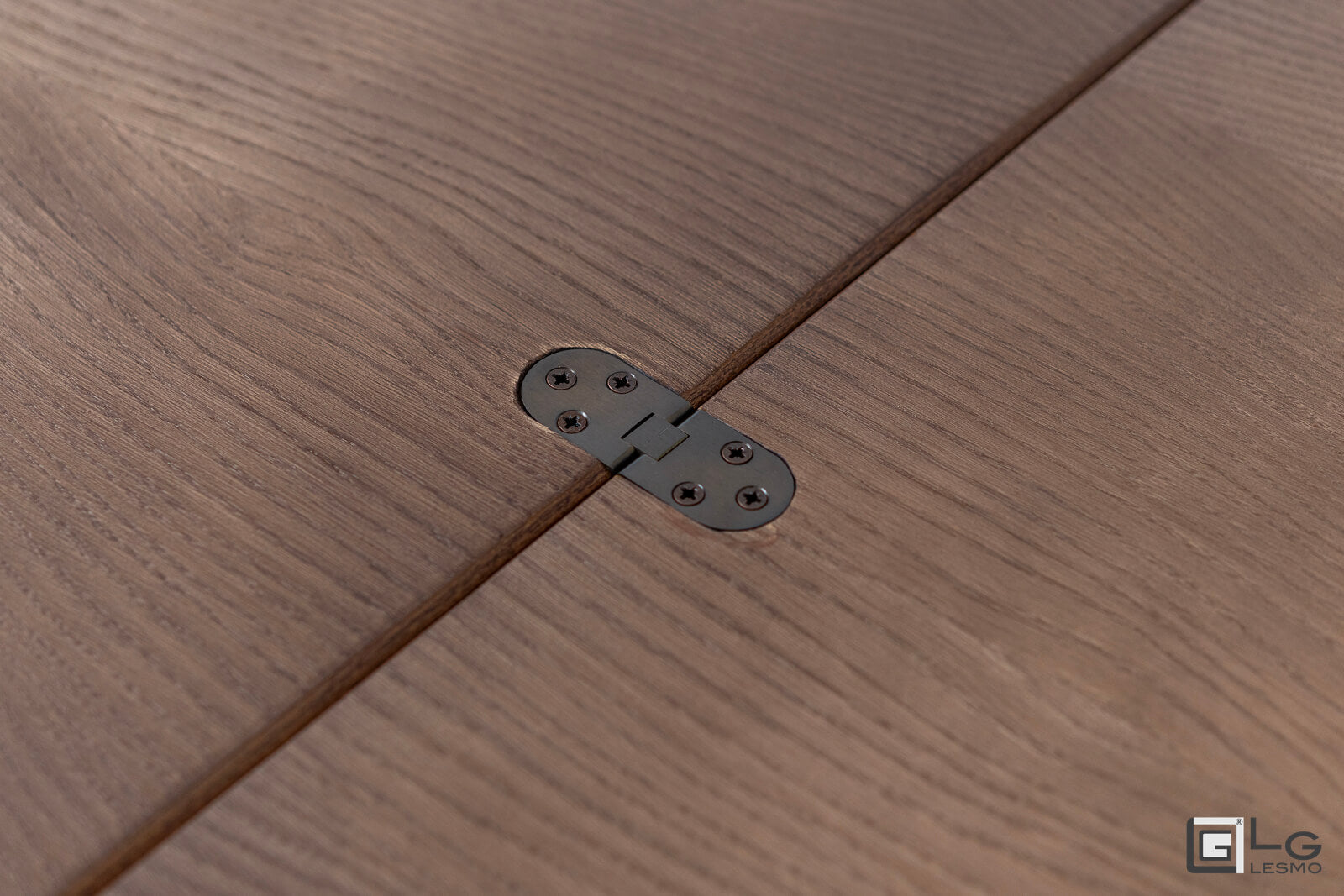 TRANSFORMABLE COFFEE TABLE<br>Finish: Tobacco Oak<br>up to 8 seats