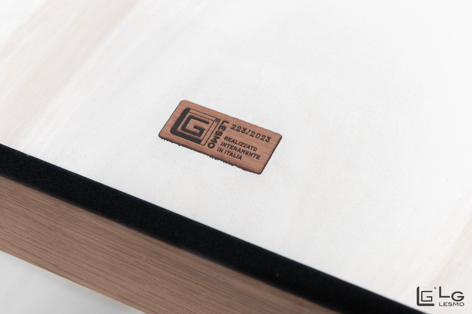 TRANSFORMABLE COFFEE TABLE<br>Finish: Tobacco Oak<br>up to 8 seats