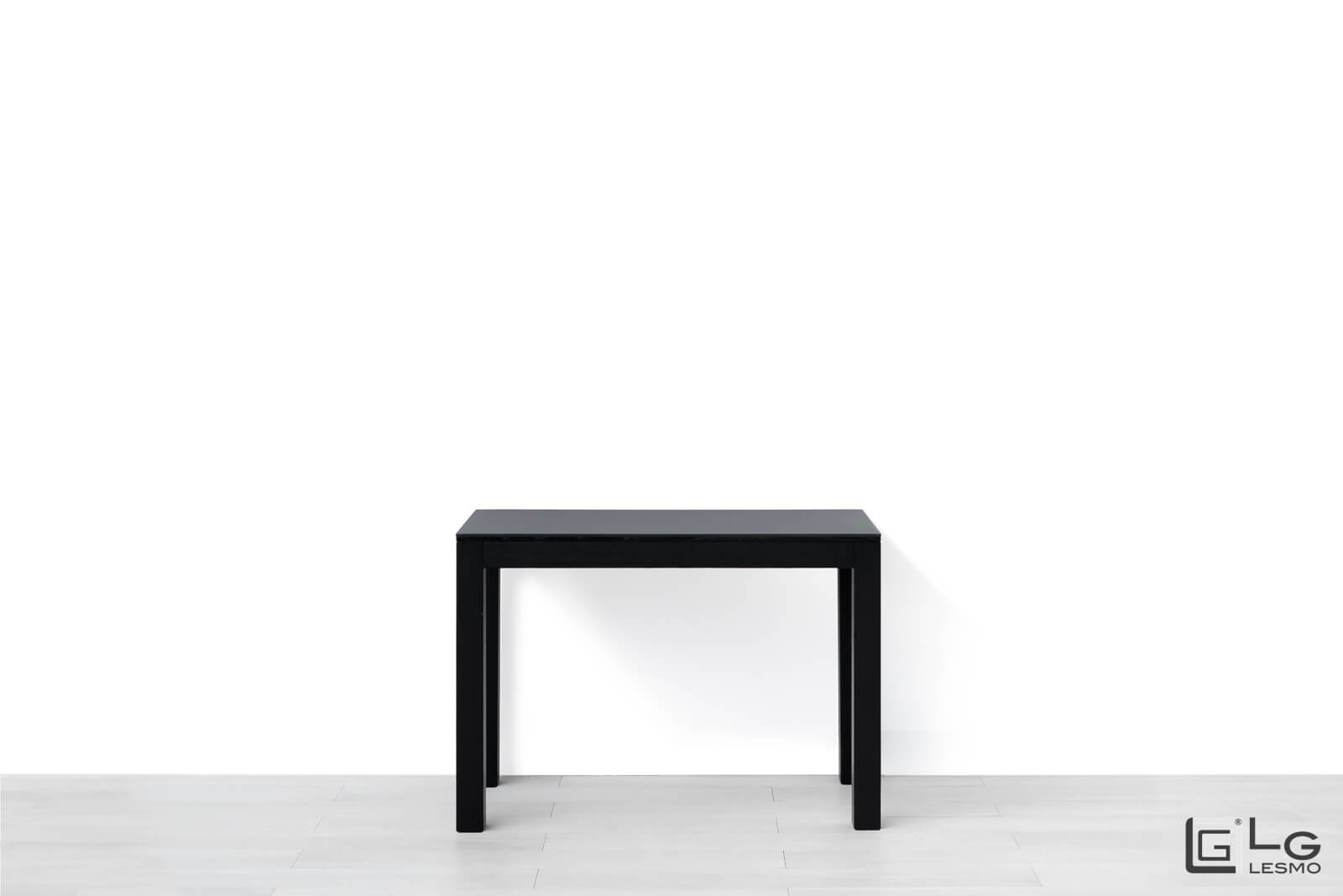 Console extensible<br>Finition : Chêne noir et plateau en cristal noir<br>Jusqu'à 16 places