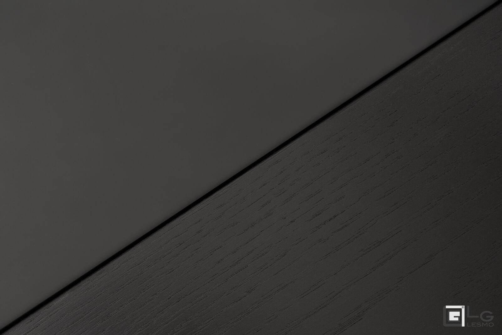 Console extensible<br>Finition : Chêne noir et plateau en cristal noir<br>Jusqu'à 16 places