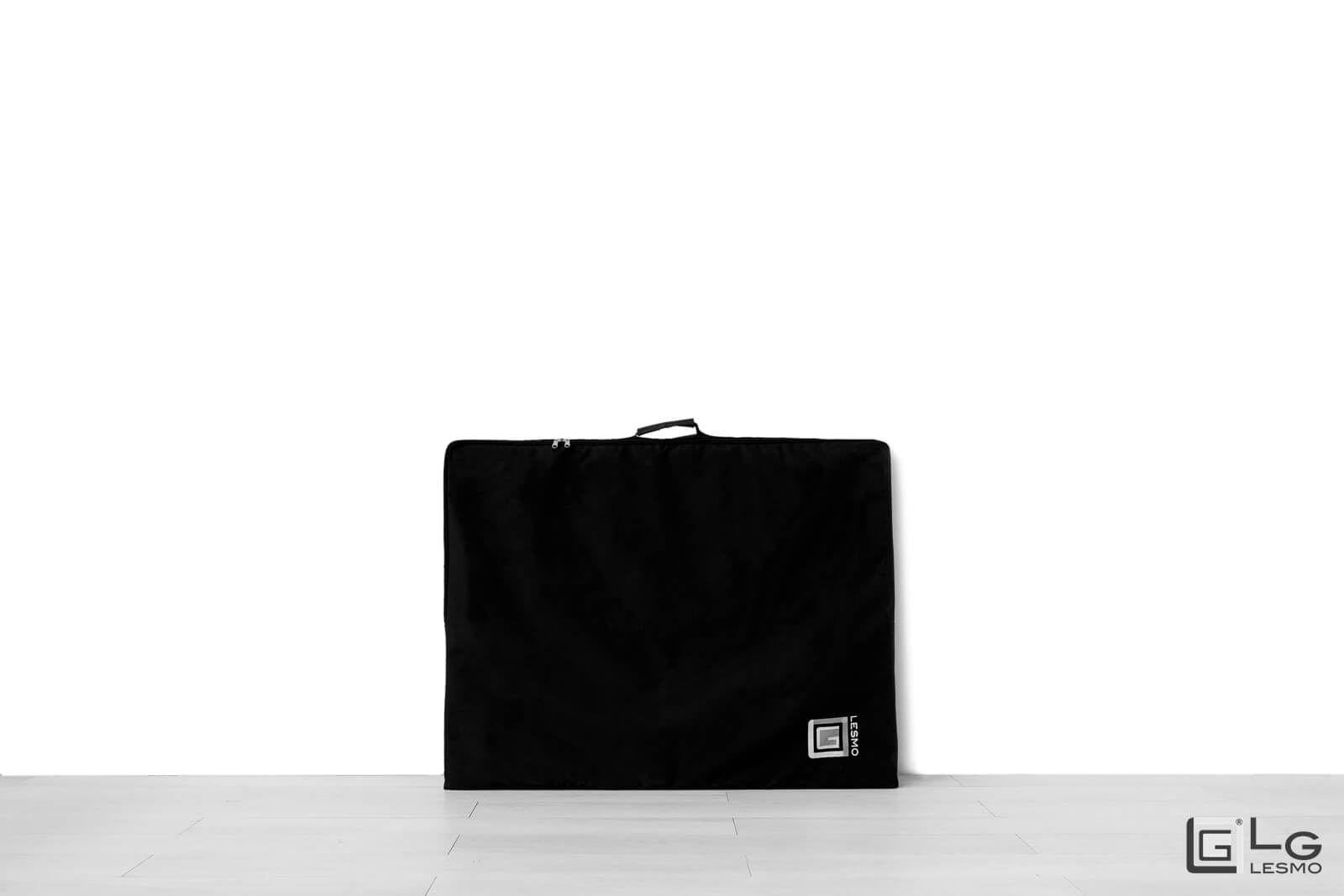 Console extensible<br>Finition : Chêne noir et plateau en cristal noir<br>Jusqu'à 16 places