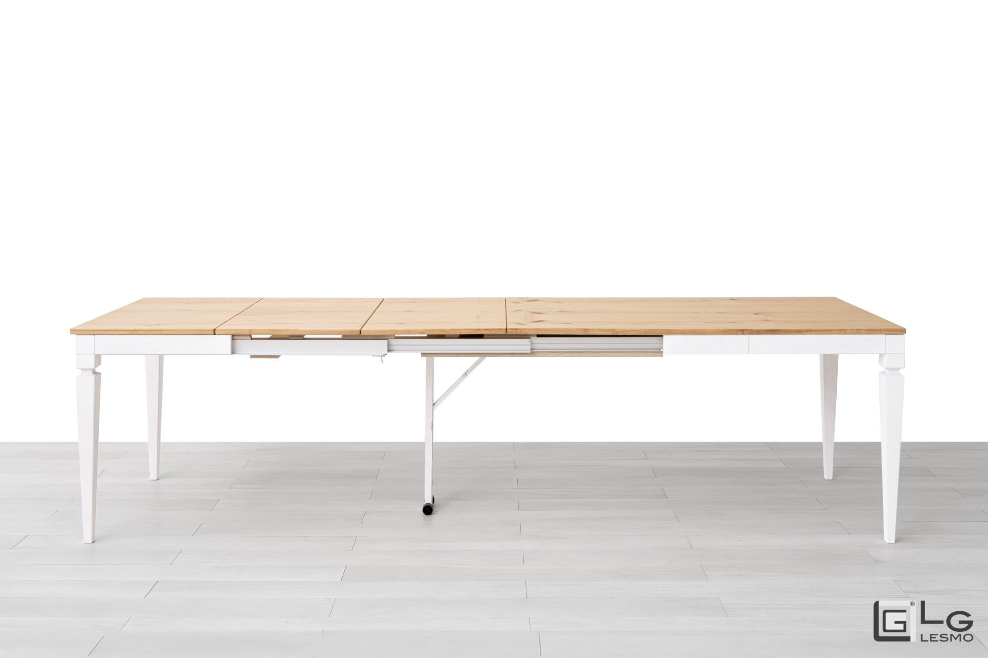 TAVOLO ALLUNGABILE<br>Finitura: Rovere Grezzo e Bianco<br>Posti a sedere: Fino a 16