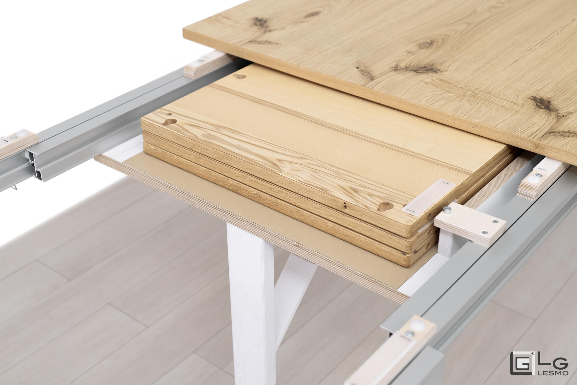 TAVOLO ALLUNGABILE<br>Finitura: Rovere Grezzo e Bianco<br>Posti a sedere: Fino a 16