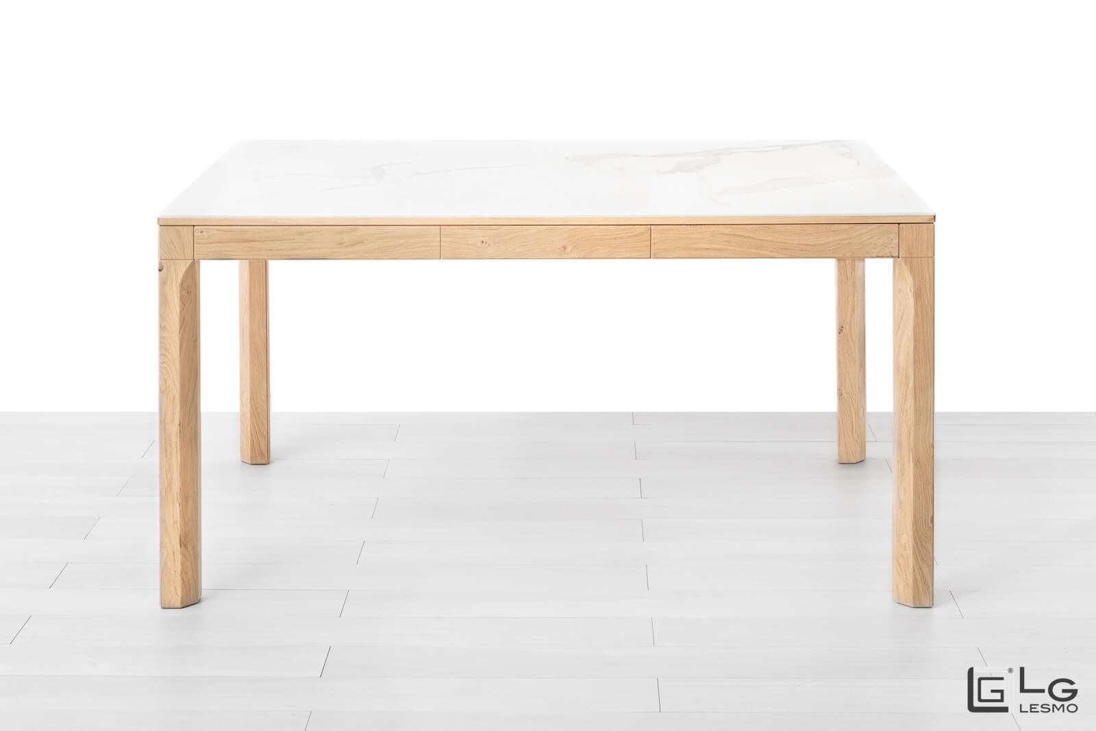 EXTENDABLE TABLE<br>Finish: Raw Oak and Gres<br>up to 16 seats