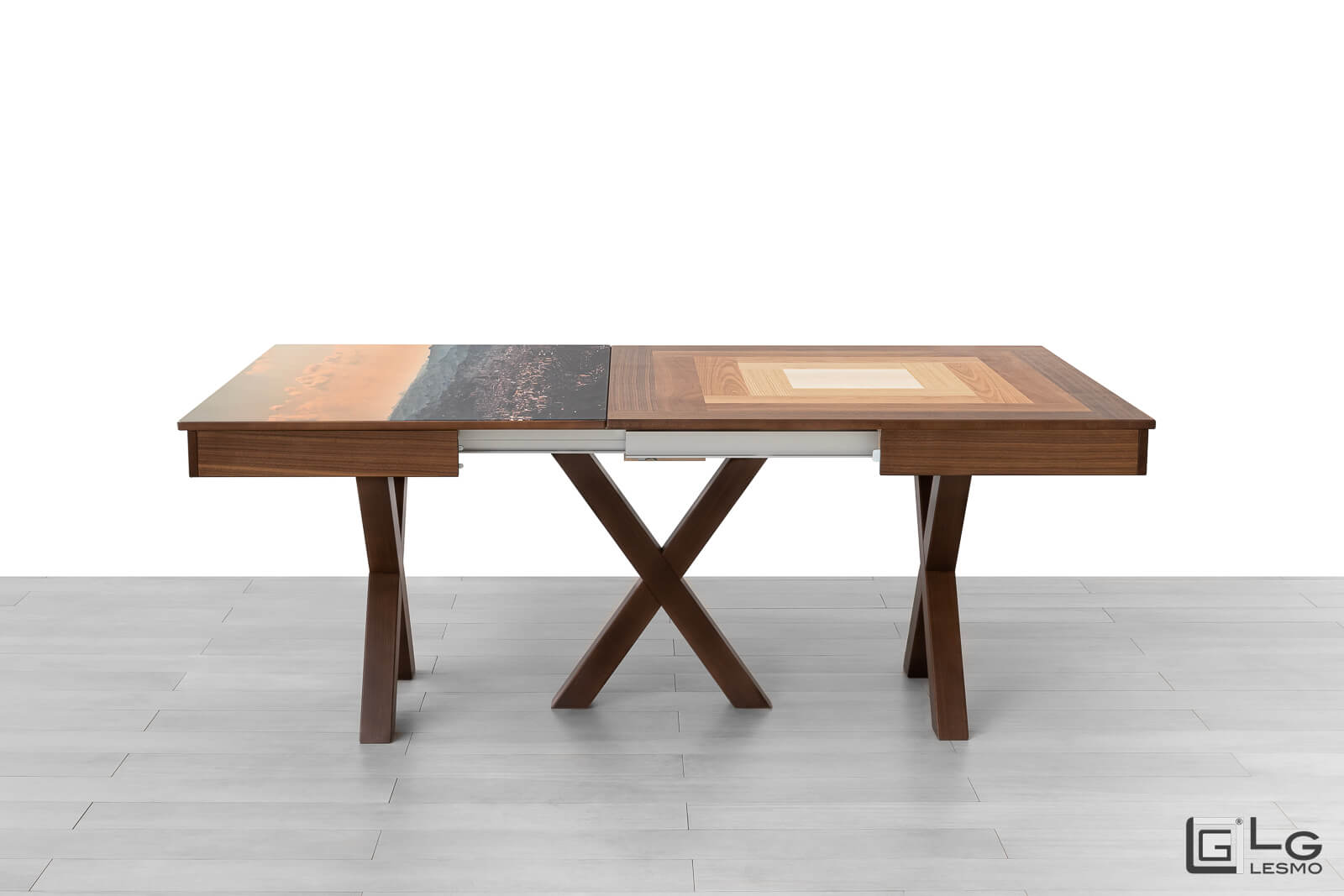 TAVOLO ALLUNGABILE<br>Finitura: Noce Canaletto<br>Fino a 16 posti