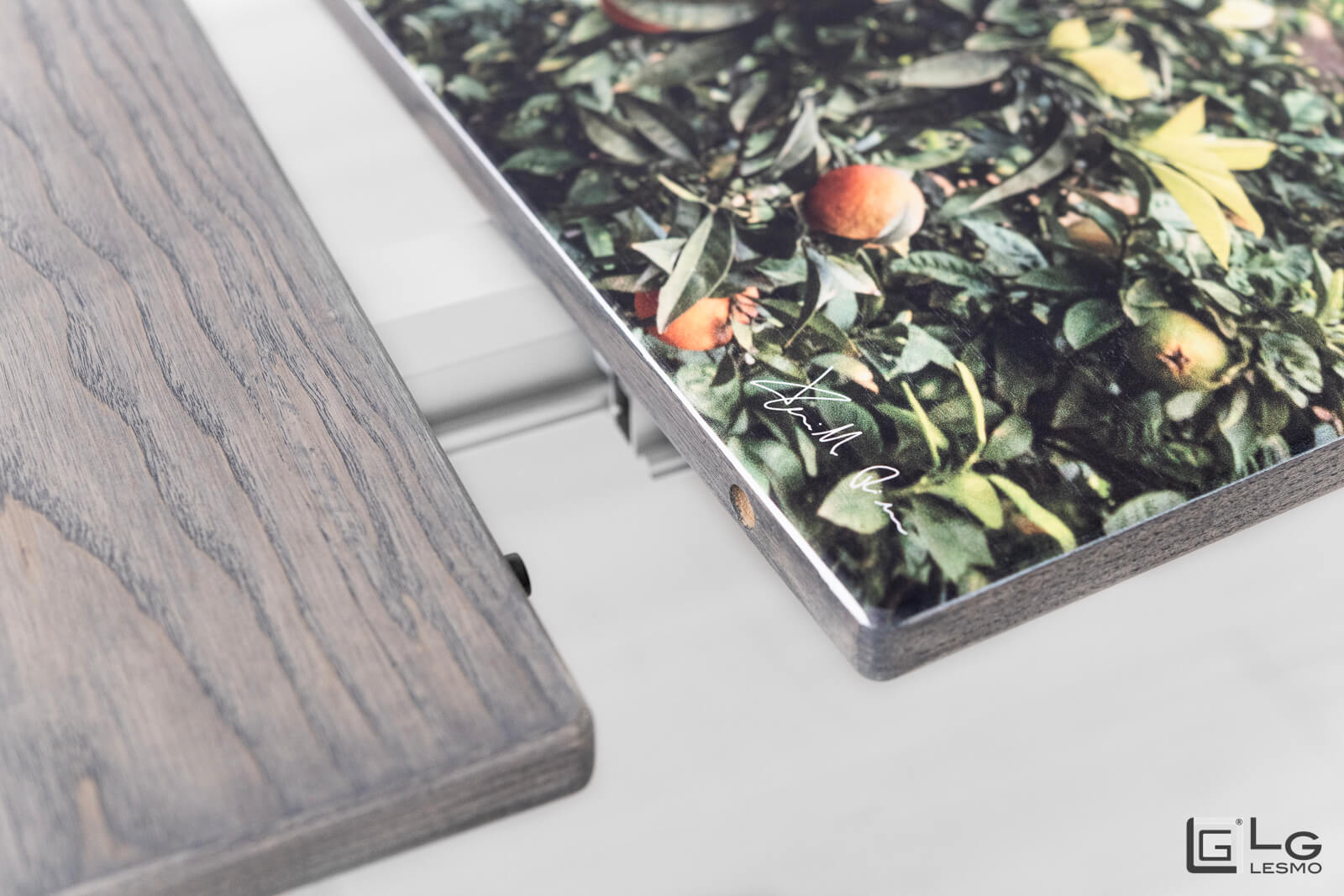 Chiuso: 76x100 cm – Esteso fino a 190 cm con 2 prolunghe. Ideale per ospitare fino a 10 persone. CONSOLLE ALLUNGABILE<br>Finitura: Frassino Nuvola<br>Posti a sedere: Fino a 8