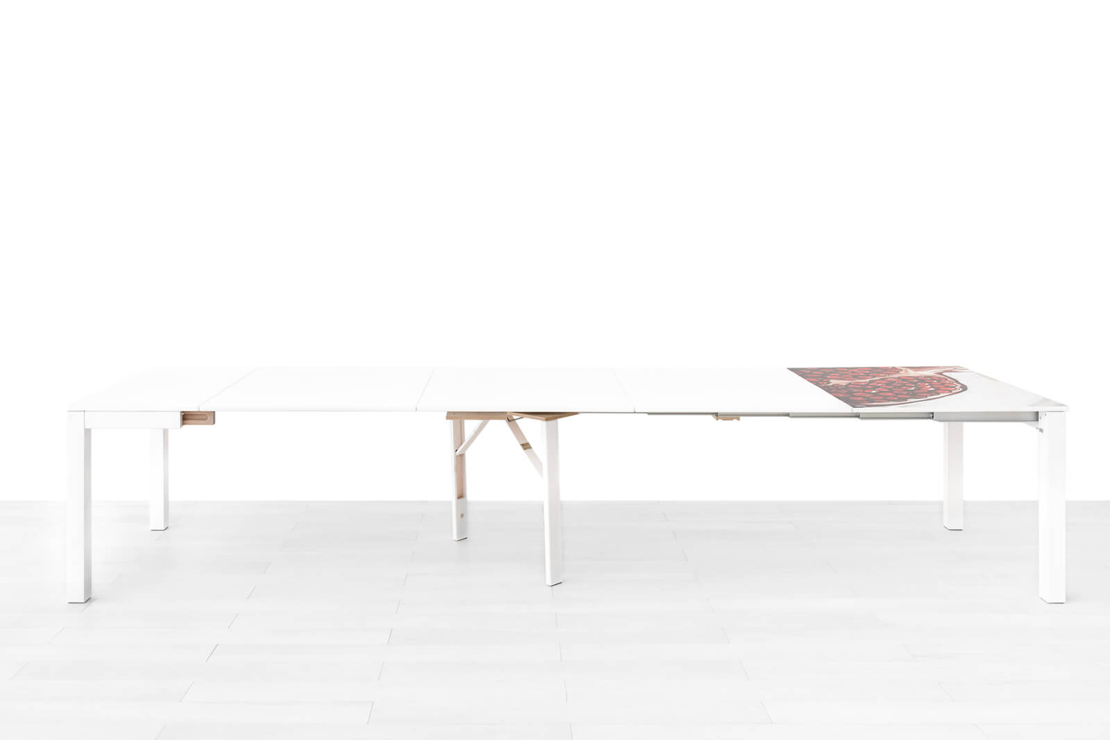 EXTENDABLE CONSOLE<br>Finitura: Frassino Bianco<br>fino a 16 posti