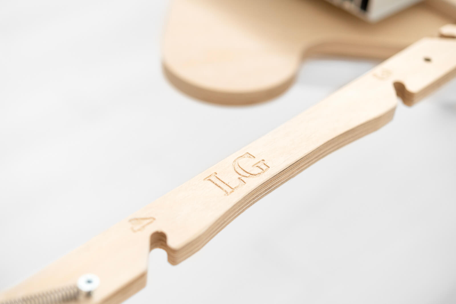 EXTENDABLE CONSOLE<br>Finitura: Frassino Bianco<br>fino a 16 posti