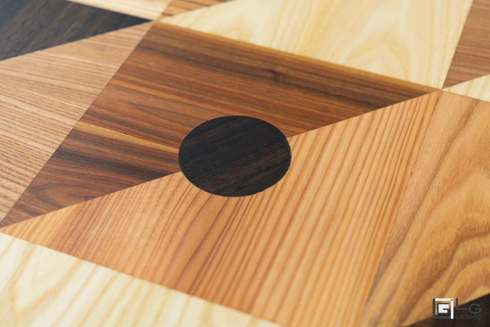 TRANSFORMABLE COFFEE TABLE<br>Finish: Geometric<br>up to 6/8 seats