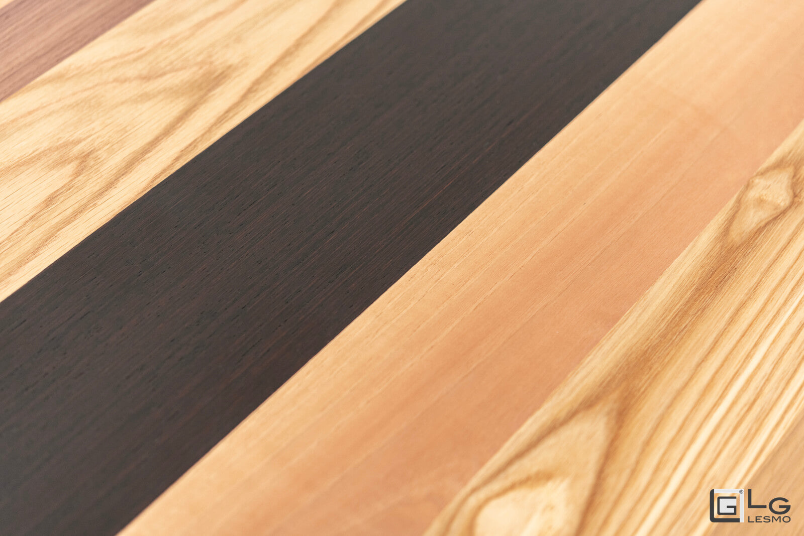 TRANSFORMABLE COFFEE TABLE<br>Finish: Geometric<br>up to 6/8 seats