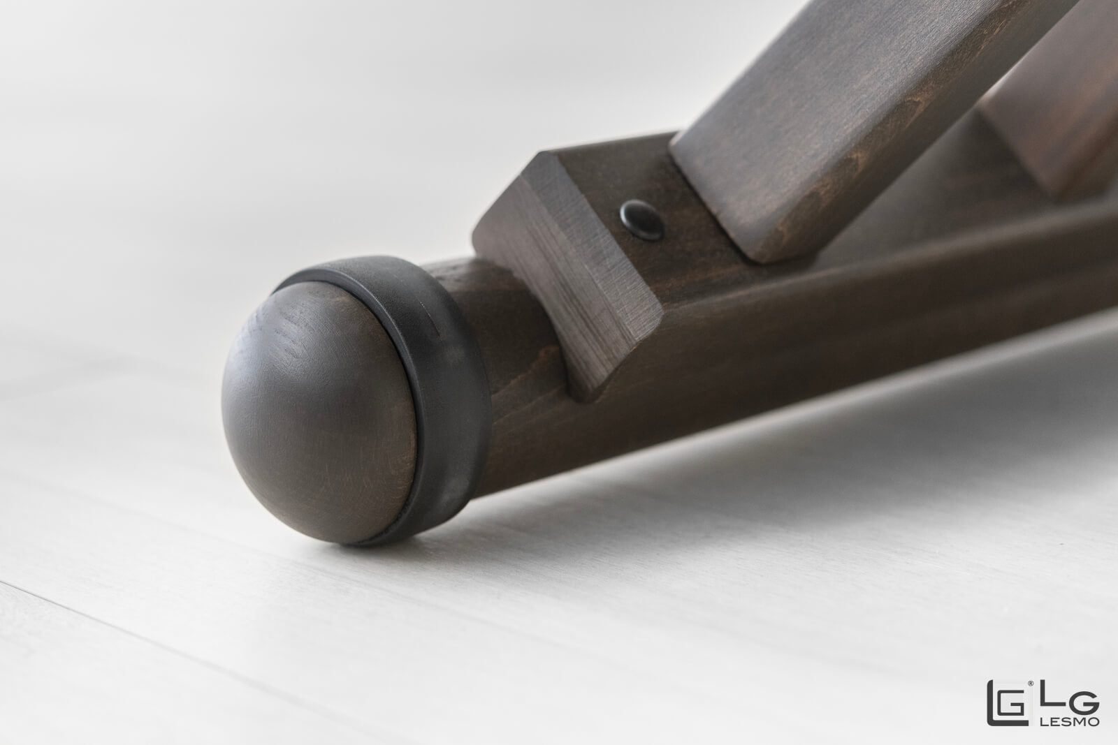 TRANSFORMABLE COFFEE TABLE<br>Finish: Tobacco Oak<br>up to 8 seats