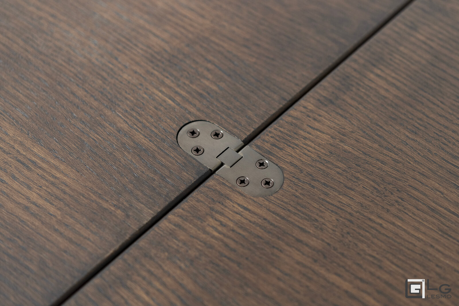 TRANSFORMABLE COFFEE TABLE<br>Finish: Tobacco Oak<br>up to 8 seats