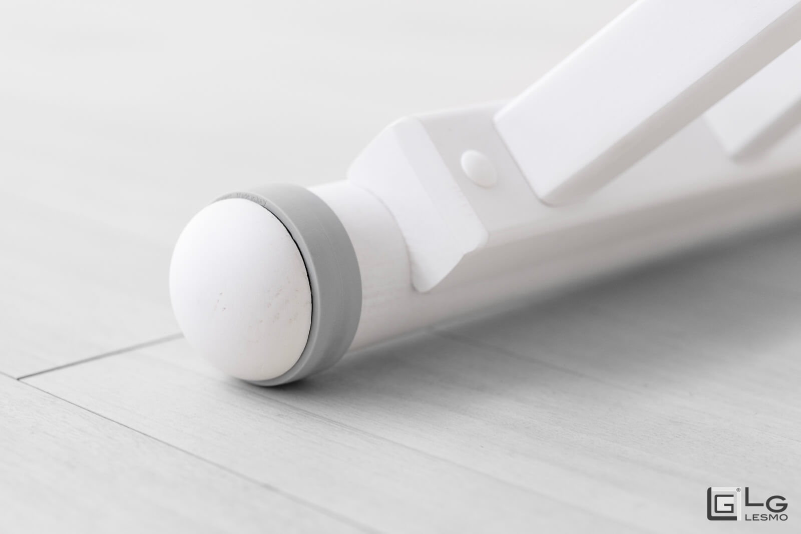 TRANSFORMABLE COFFEE TABLE<br>Finish: White Oak<br> up to 10 seats