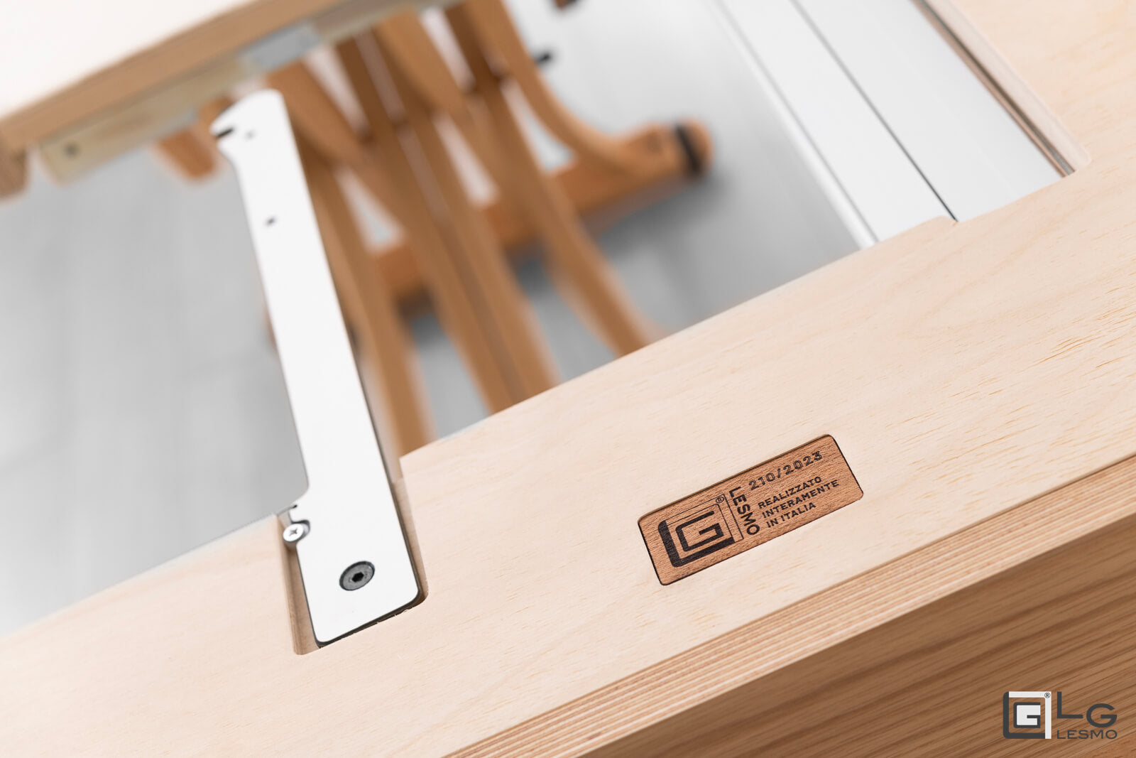 TAVOLINO ALLUNGABILE<br>Finitura: Rovere<br>Posti a sedere: Fino a 10