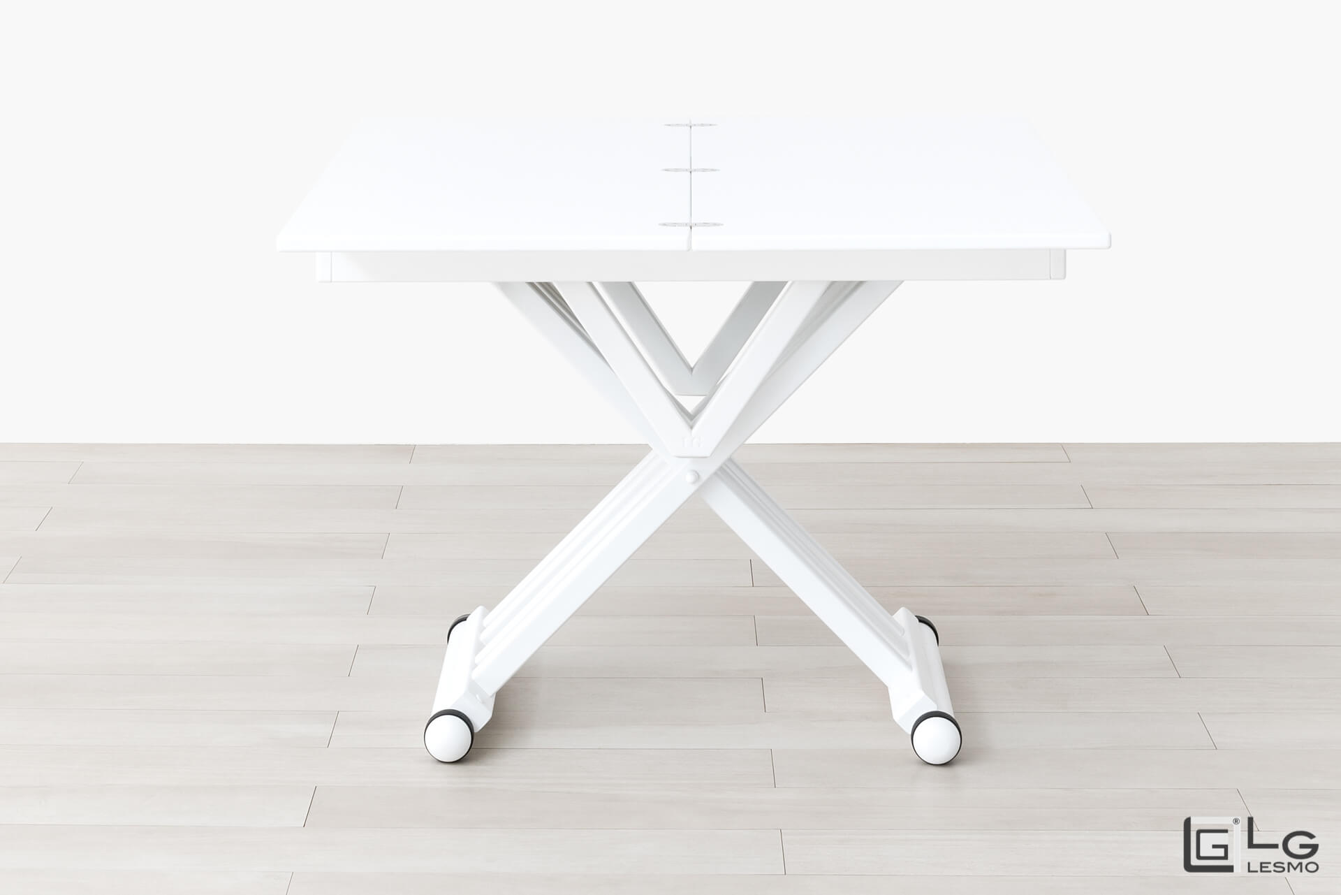 TRANSFORMABLE COFFEE TABLE<br>Finish: White Lacquer<br>up to 4 seats